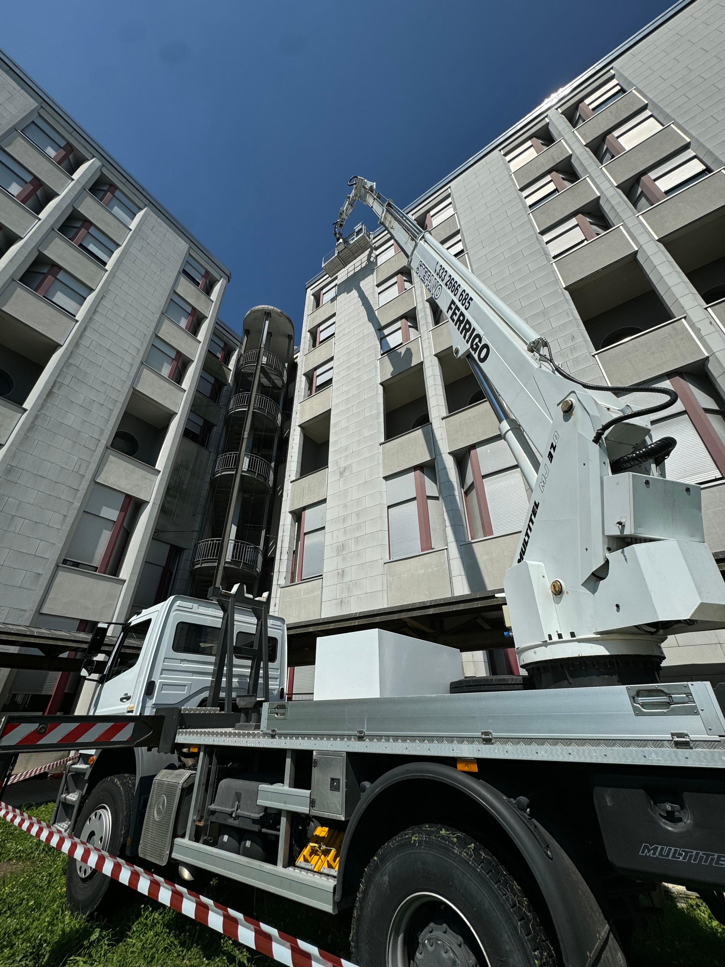 Lavorazioni di lattoneria, noleggio piattaforme aeree, coperture metalliche