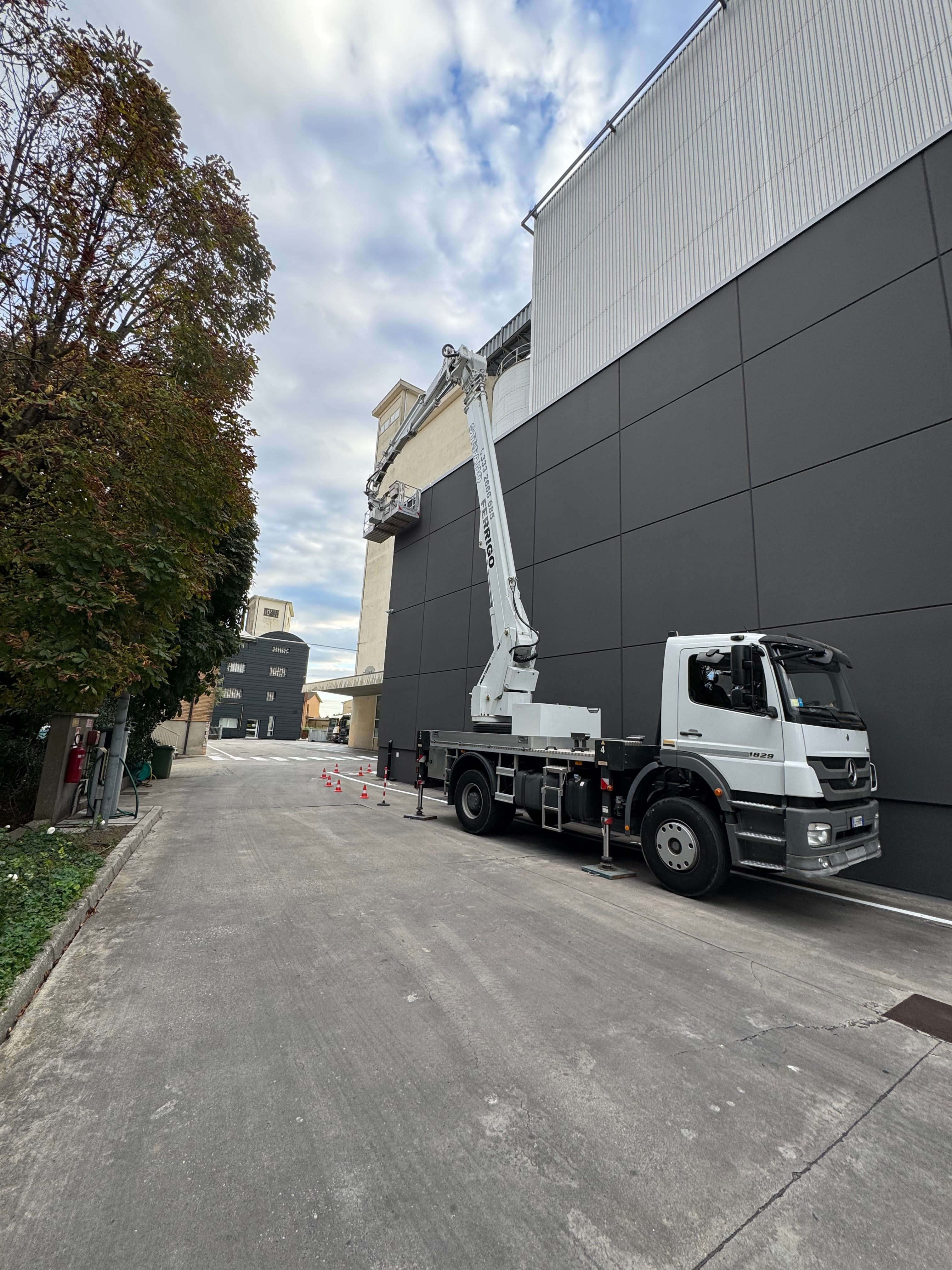 Lavorazioni di lattoneria, noleggio piattaforme aeree, coperture metalliche