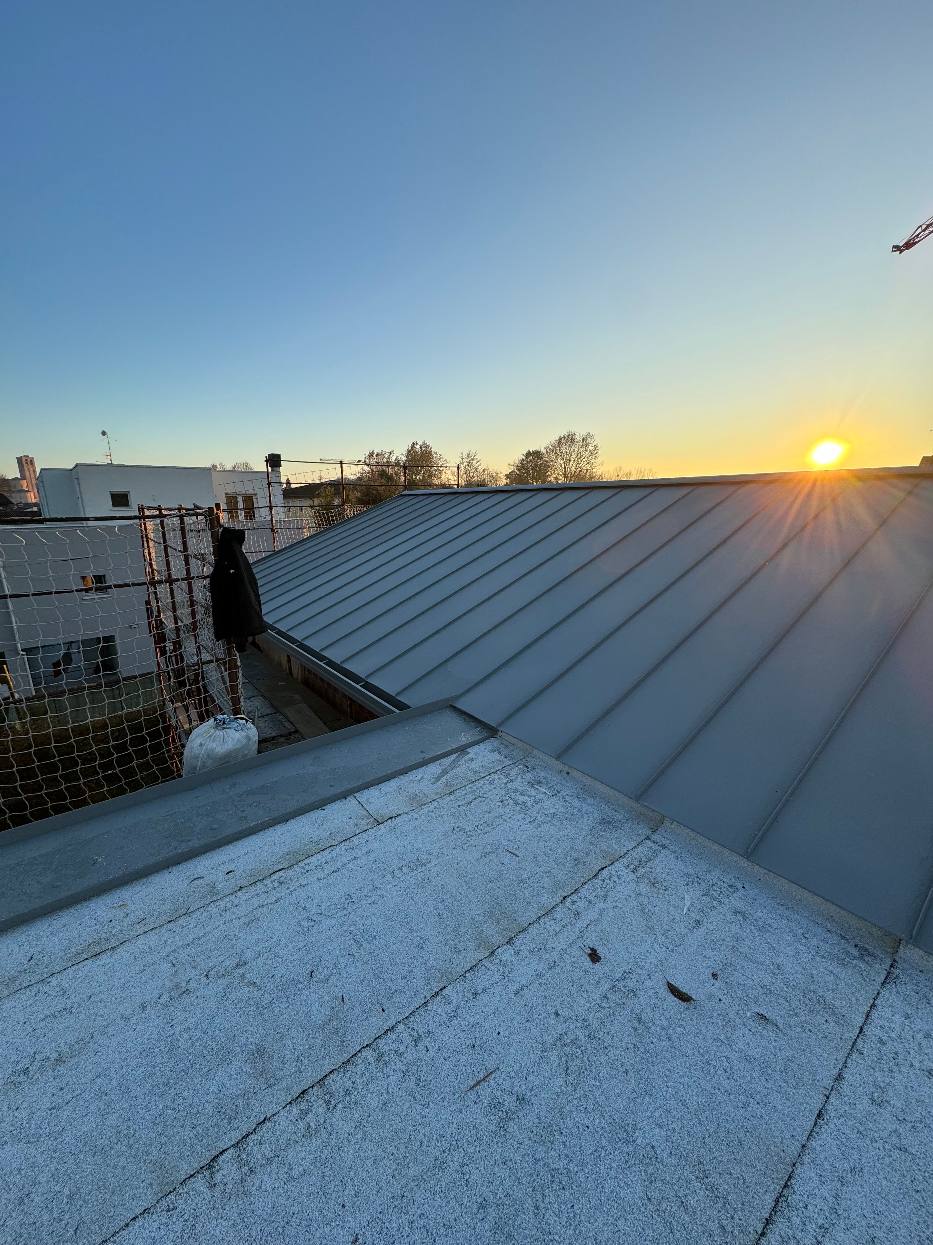 Lavorazioni di lattoneria, noleggio piattaforme aeree, coperture metalliche