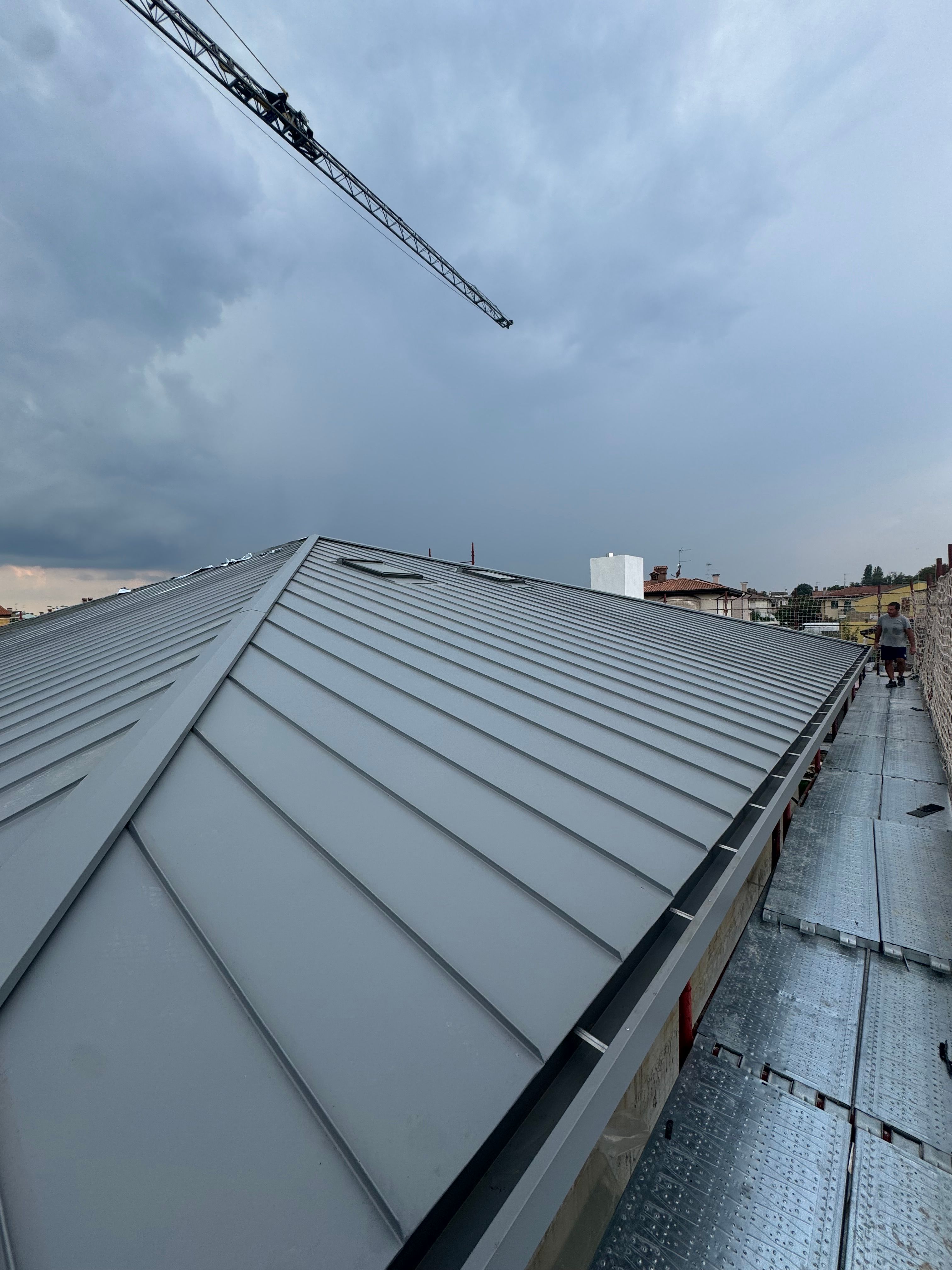 Lavorazioni di lattoneria, noleggio piattaforme aeree, coperture metalliche