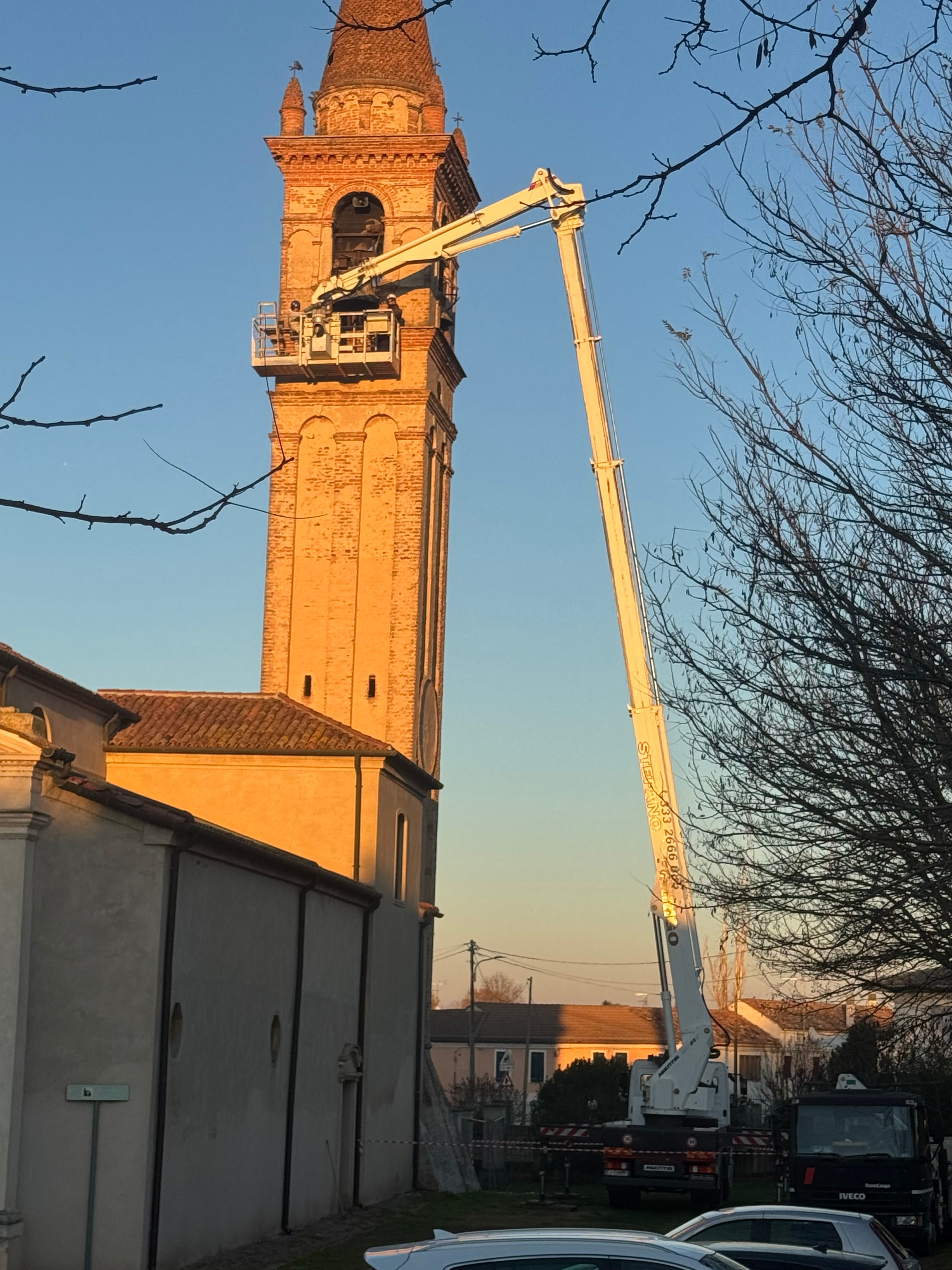Lavorazioni di lattoneria, noleggio piattaforme aeree, coperture metalliche