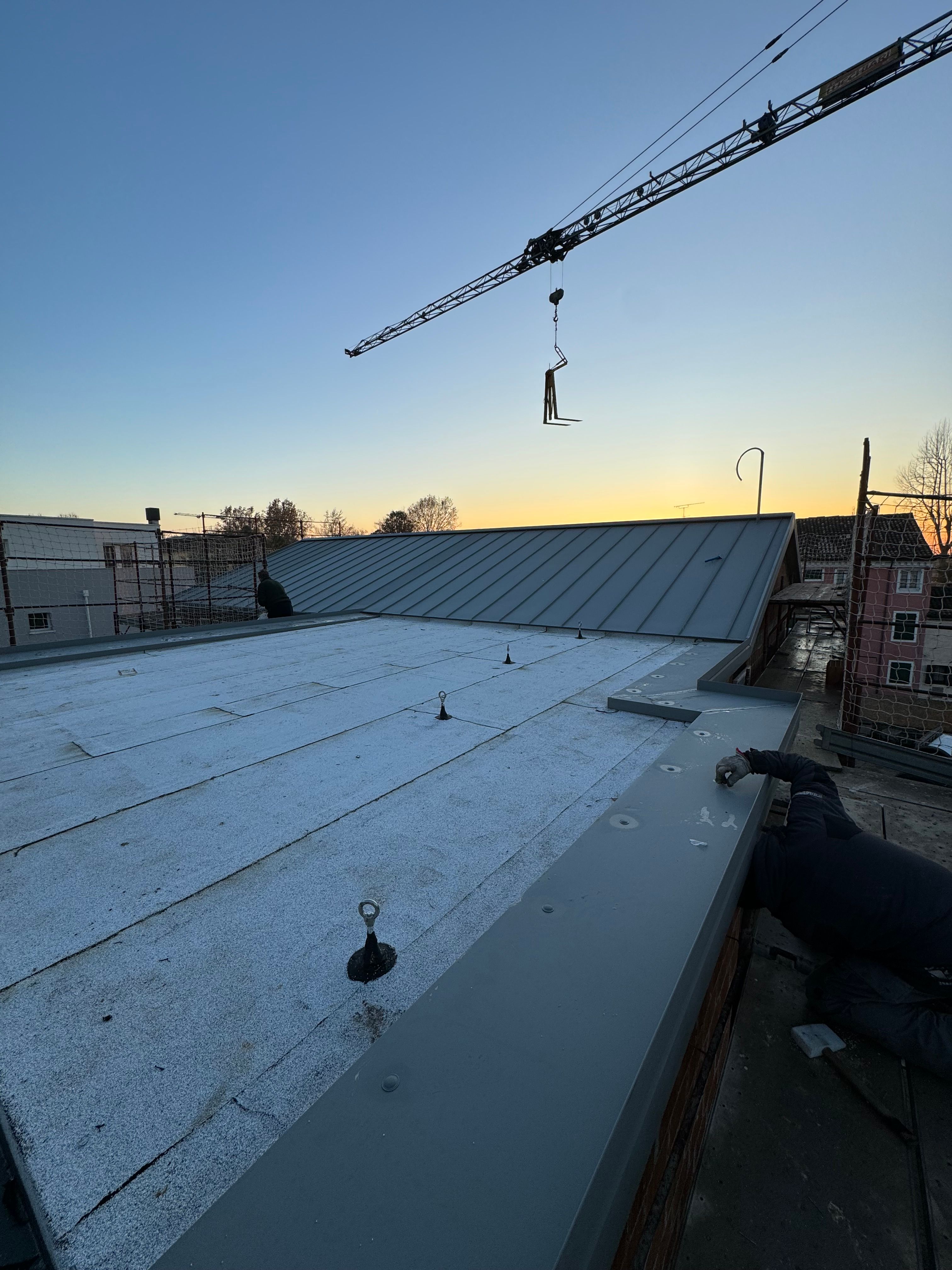 Lavorazioni di lattoneria, noleggio piattaforme aeree, coperture metalliche