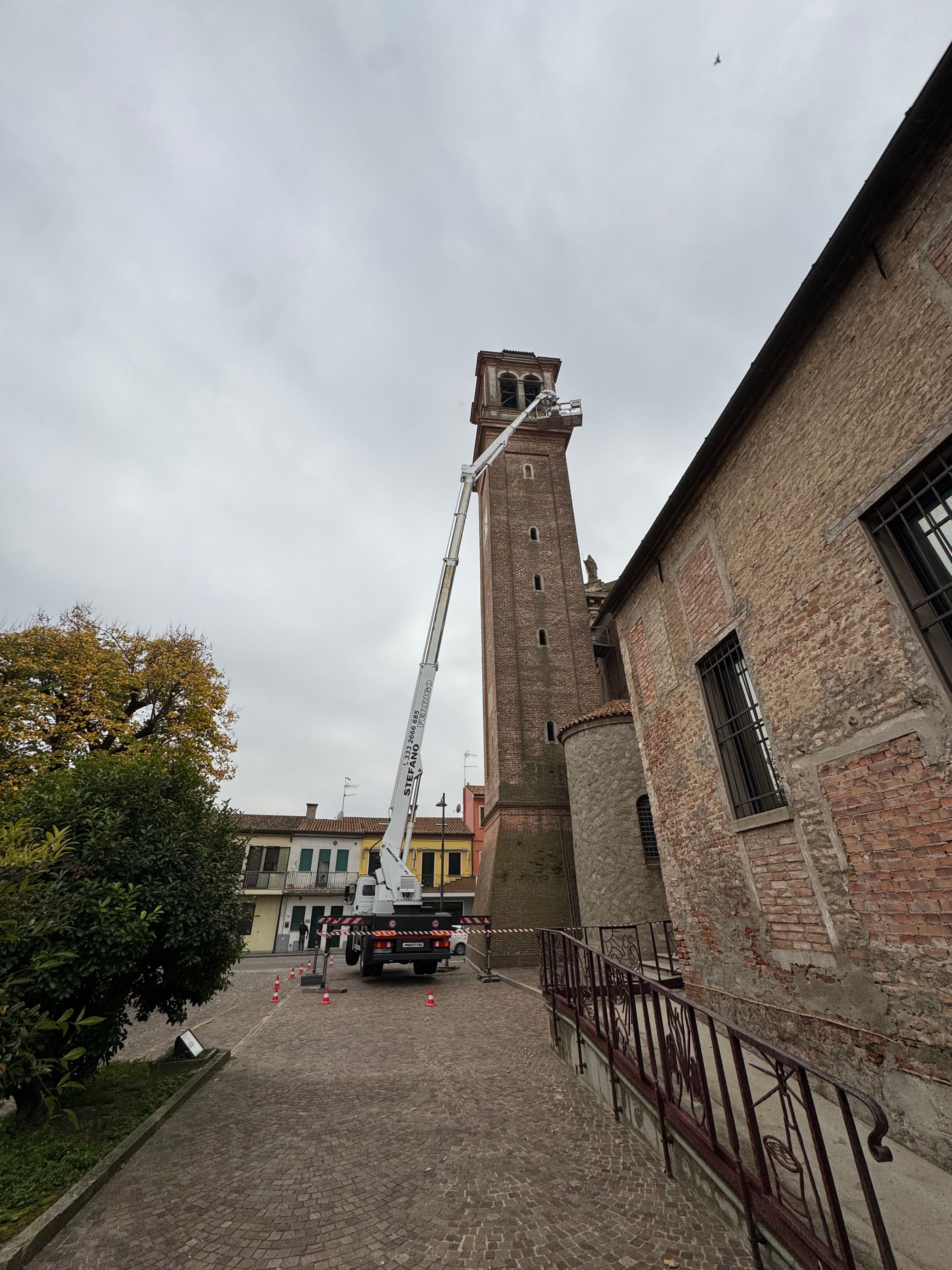 Lavorazioni di lattoneria, noleggio piattaforme aeree, coperture metalliche