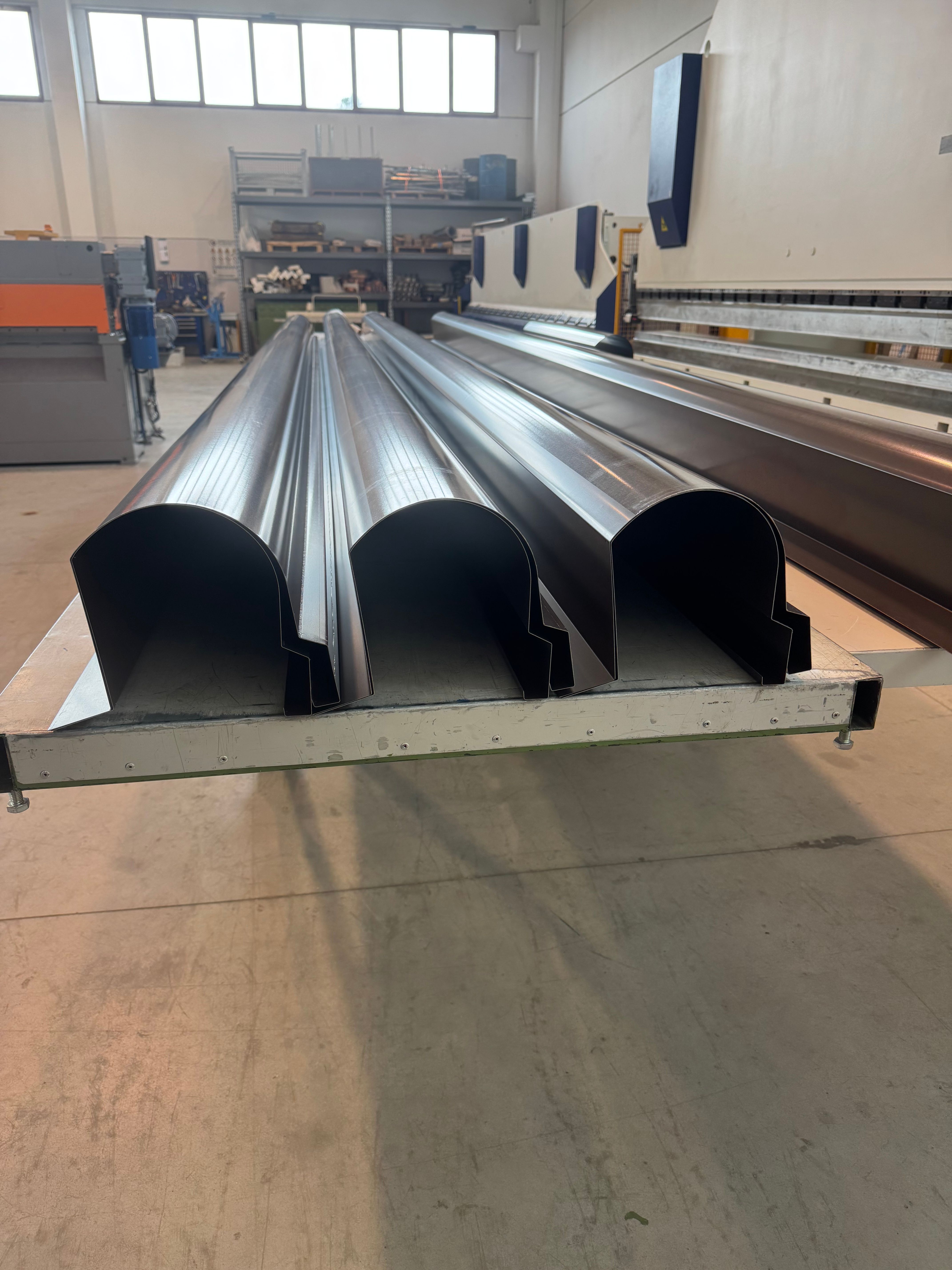 Lavorazioni di lattoneria, noleggio piattaforme aeree, coperture metalliche