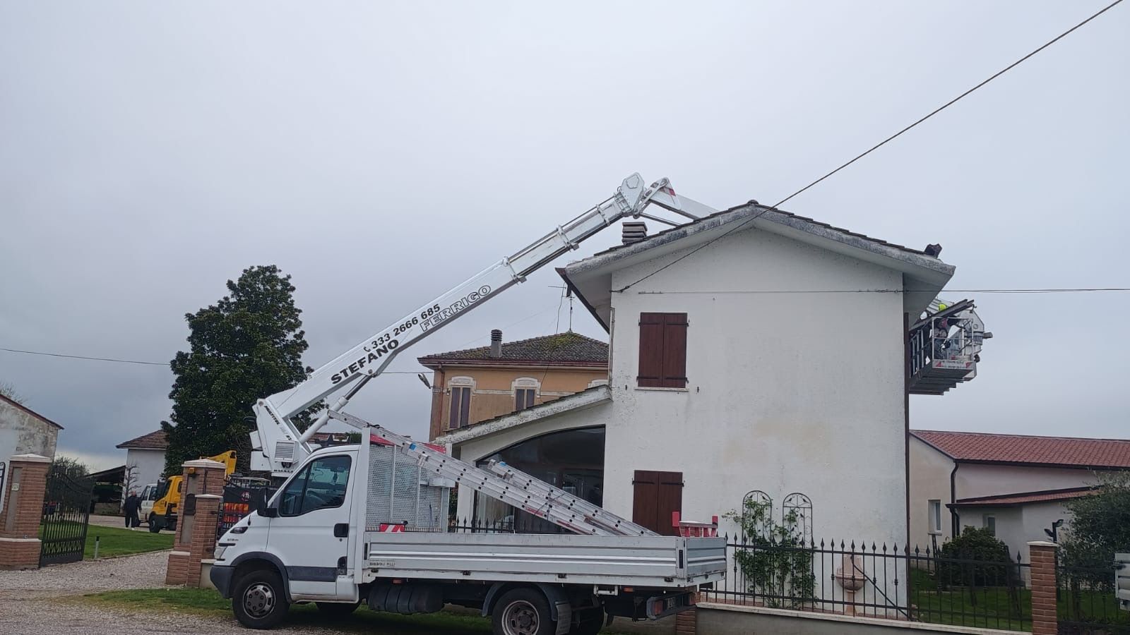 Lavorazioni di lattoneria, noleggio piattaforme aeree, coperture metalliche