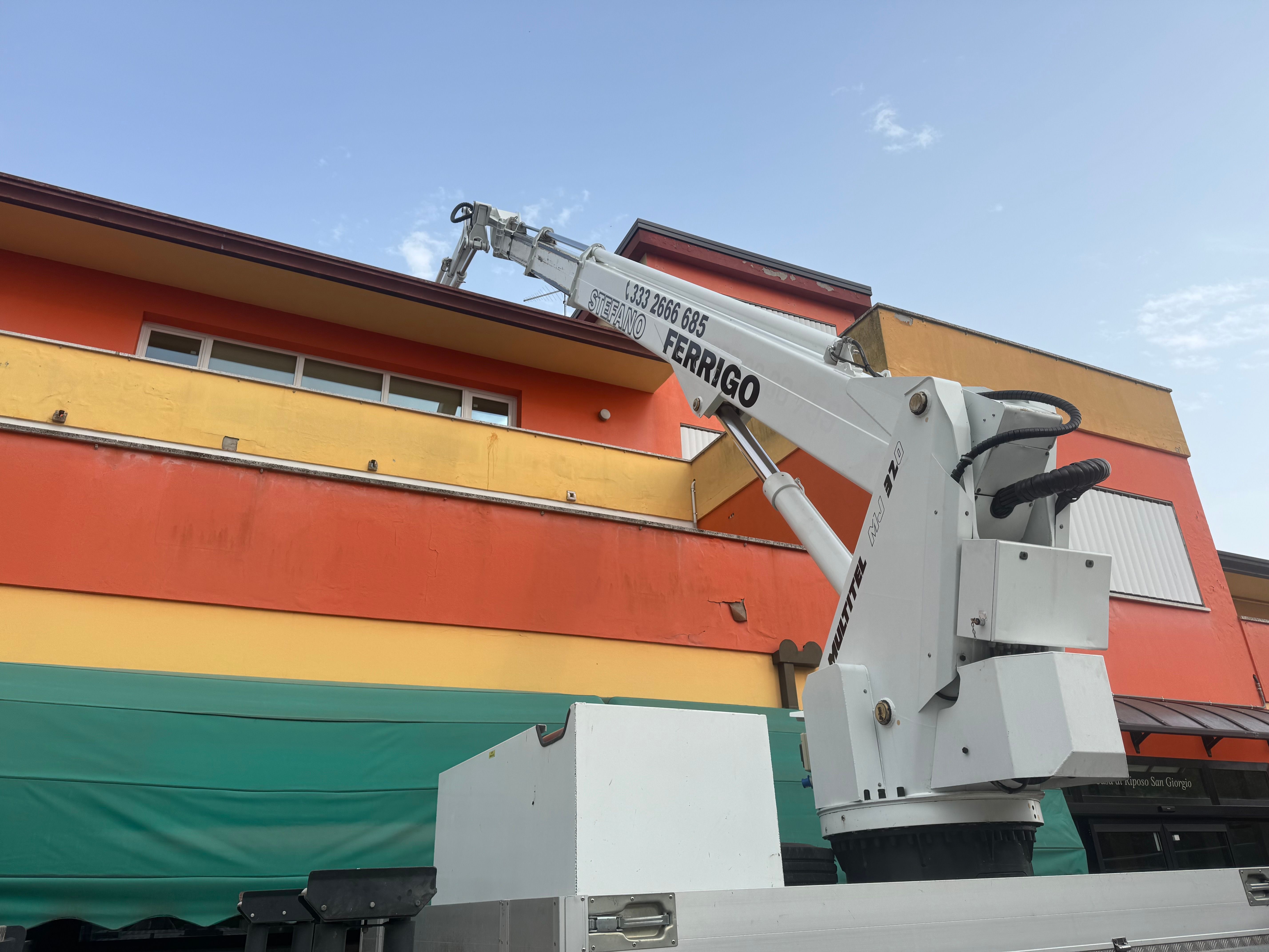 Lavorazioni di lattoneria, noleggio piattaforme aeree, coperture metalliche