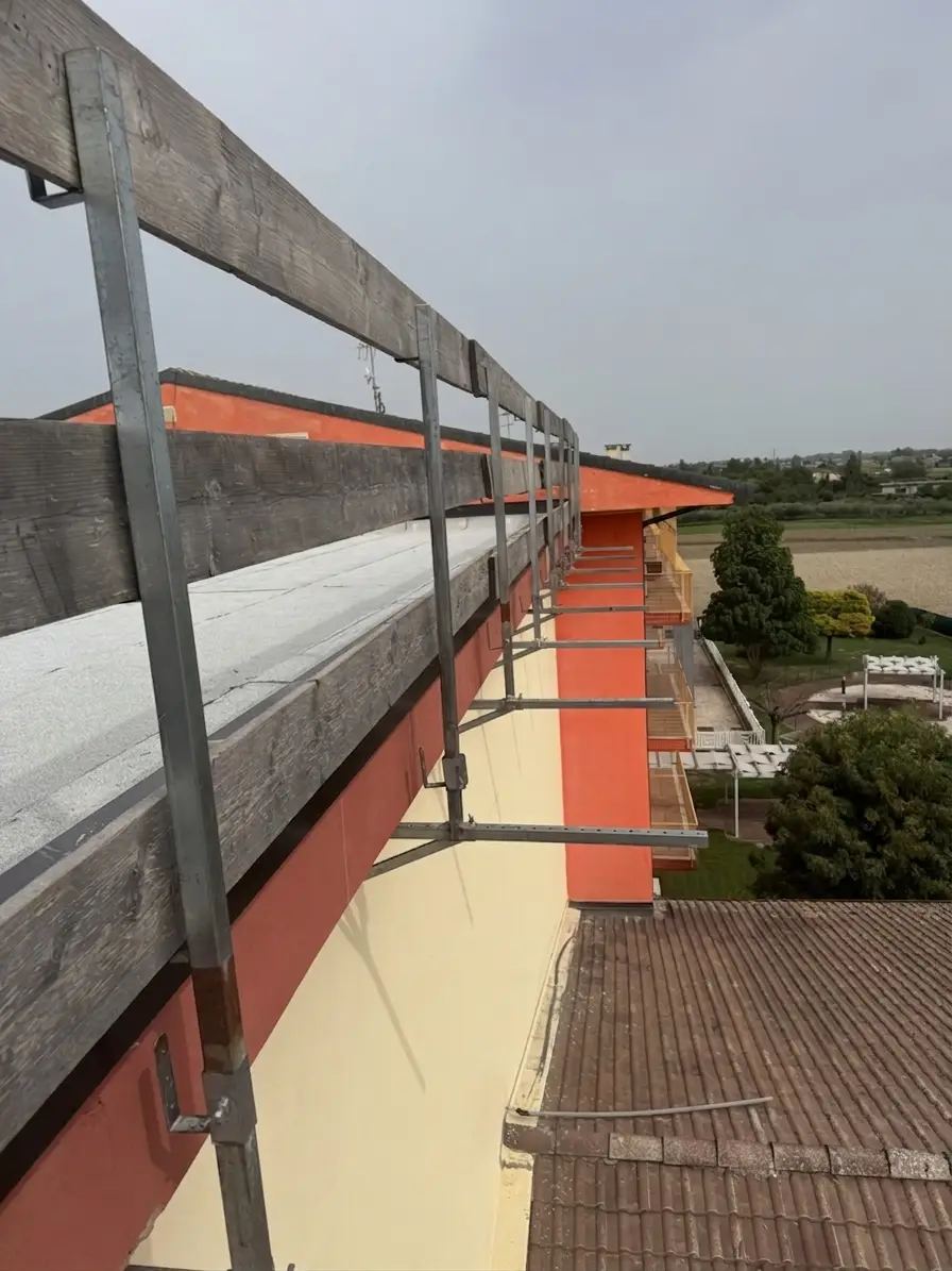 Parapetti di sicurezza temporanei per lavori in quota